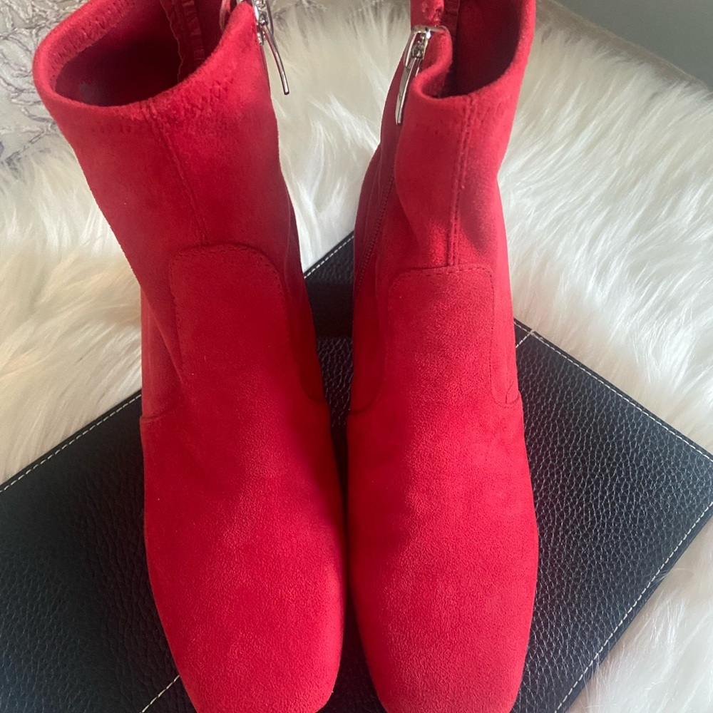 Marc Fisher Sz 6 Vibrant Red women’s short faux suede boots - Picture 5 of 8